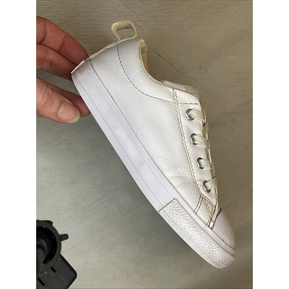 White Leather Low Top Converse Childs Kids 10 Small Summer Beach Clean Girl